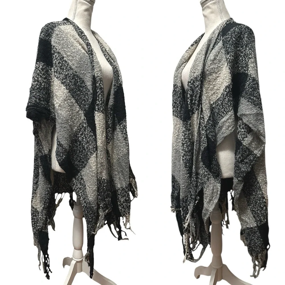 Woolrich Buffalo‎ Plaid Fringe Wrap Shawl Poncho Black Gray OS Heritage Layering